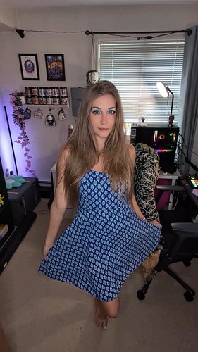 SUNDRESS-A-THON day 7's dress! 💙 We love blue 👗
•
•
•
•
•
•
 #sundress #outfittransition #geekgirl #adorkable