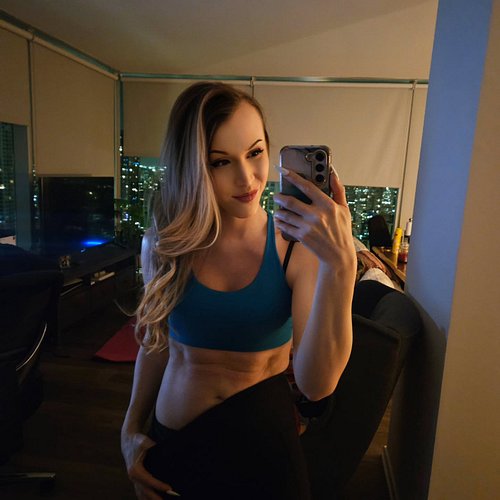 Workout Day 1450: Hot dang, the abs are abbing. Did 30 mins of ab work tonight. Feeling good!! 😊