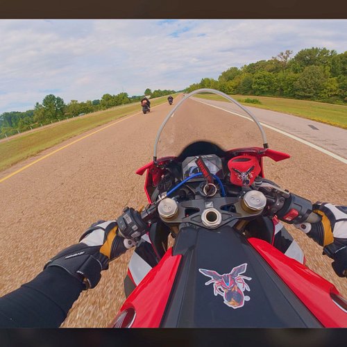 6ix7busa vs ZX14