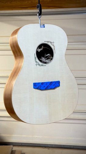 Spray day. This is technically a matte finish but I really like the sheen. @crystalac_instrument_finishing 

#luthier #guitar...