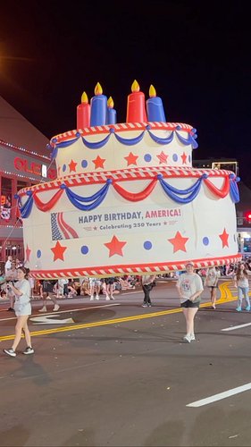 Gatlinburg’s 4th of July midnight parade highlights! 🇺🇸 Which float is your favorite? #usa #gatlinburg #4thofJuly #Independen...