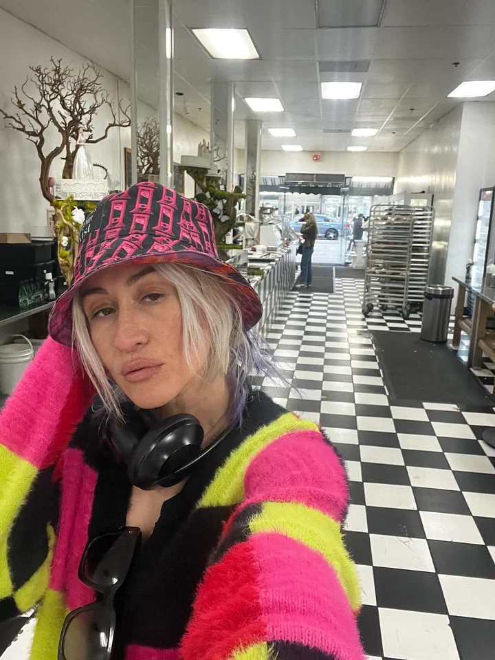 choppie n chill floppy hat product image (1)
