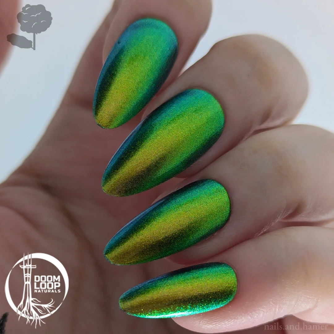 EMPIRE OF DELUSIONS - Gold Green Navy Multichrome Nail Polish product image (3)