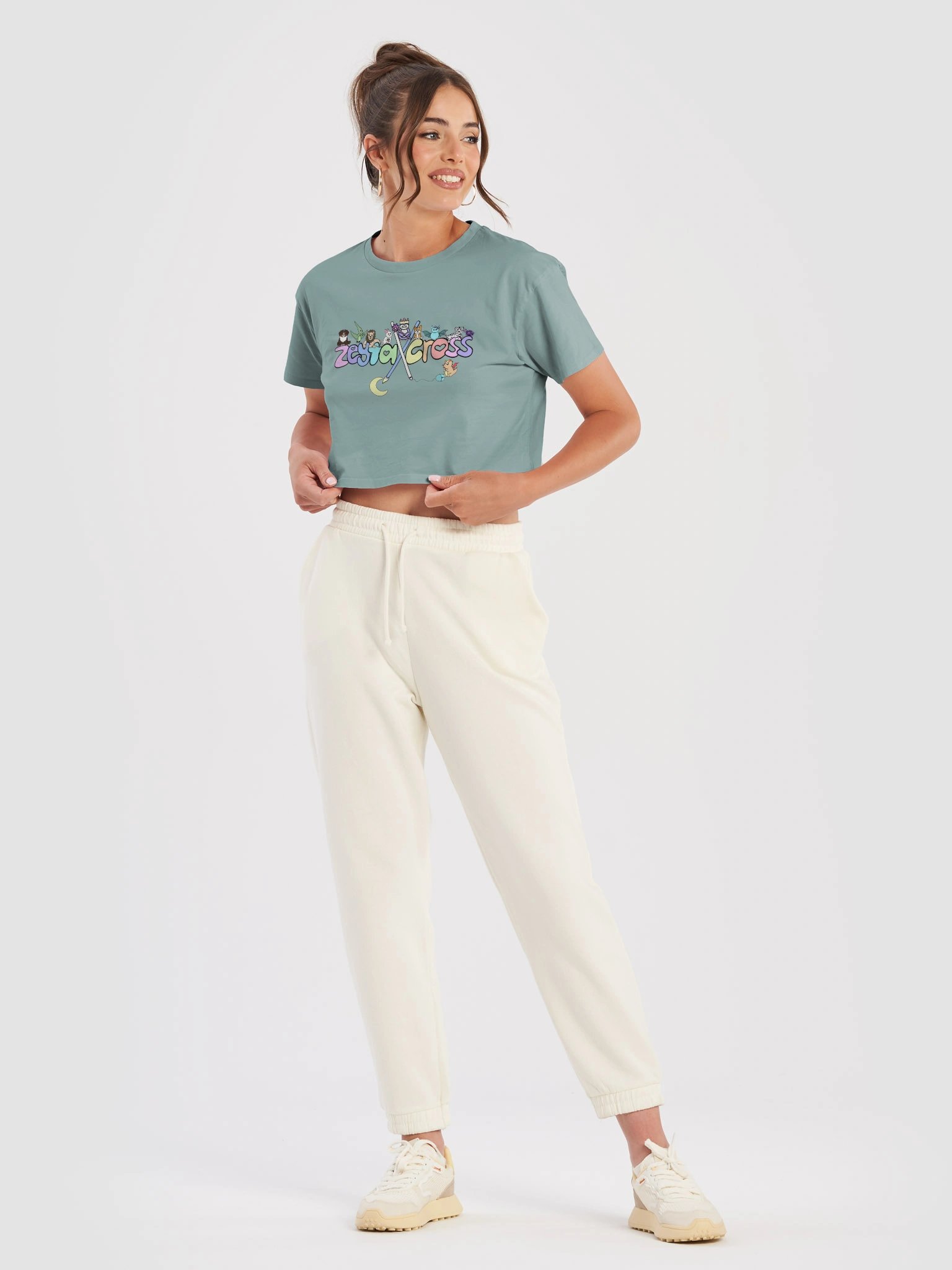 Cropped T-shirt - Zeyta Cross Logo with Friends product image (9)