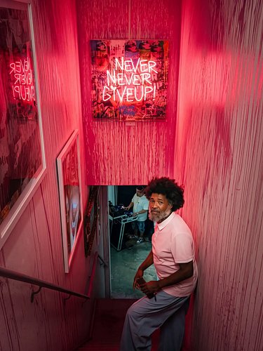 “NEVER GIVE UP” — When a mindset becomes fine art. ⚡️🖼️

A closer look at one of the standout centerpieces from @shelbyandsan...