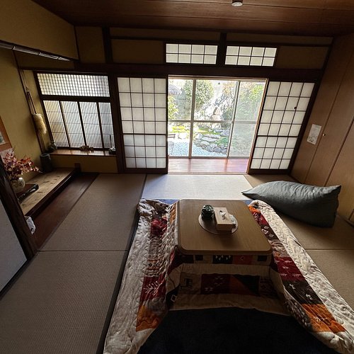 if you ever get a chance to stay at a traditional Japanese house with a garden... 

YOU 

REALLY

SHOULD