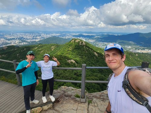 Yesterday we hiked Gwanaksan with Kane! It took around 5 hours, and Lizzy made sandwiches lol
There were a lot of temples and...