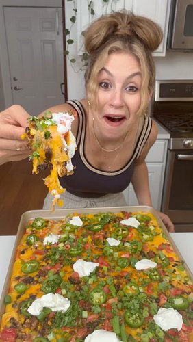 This is my new obsession 😛 Comment NACHOS for the recipe ❤️✨#recipe #easyrecipe #snack #nachos