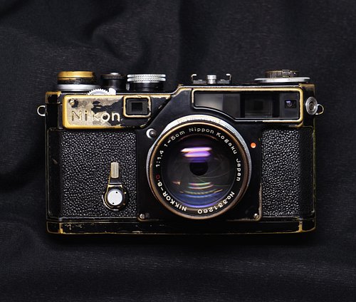 Original black paint Nikon SP with Nikkor S.C 50/1.4 black rim. Expertly repaired by @kantocamera as always. 
#japancamerahun...