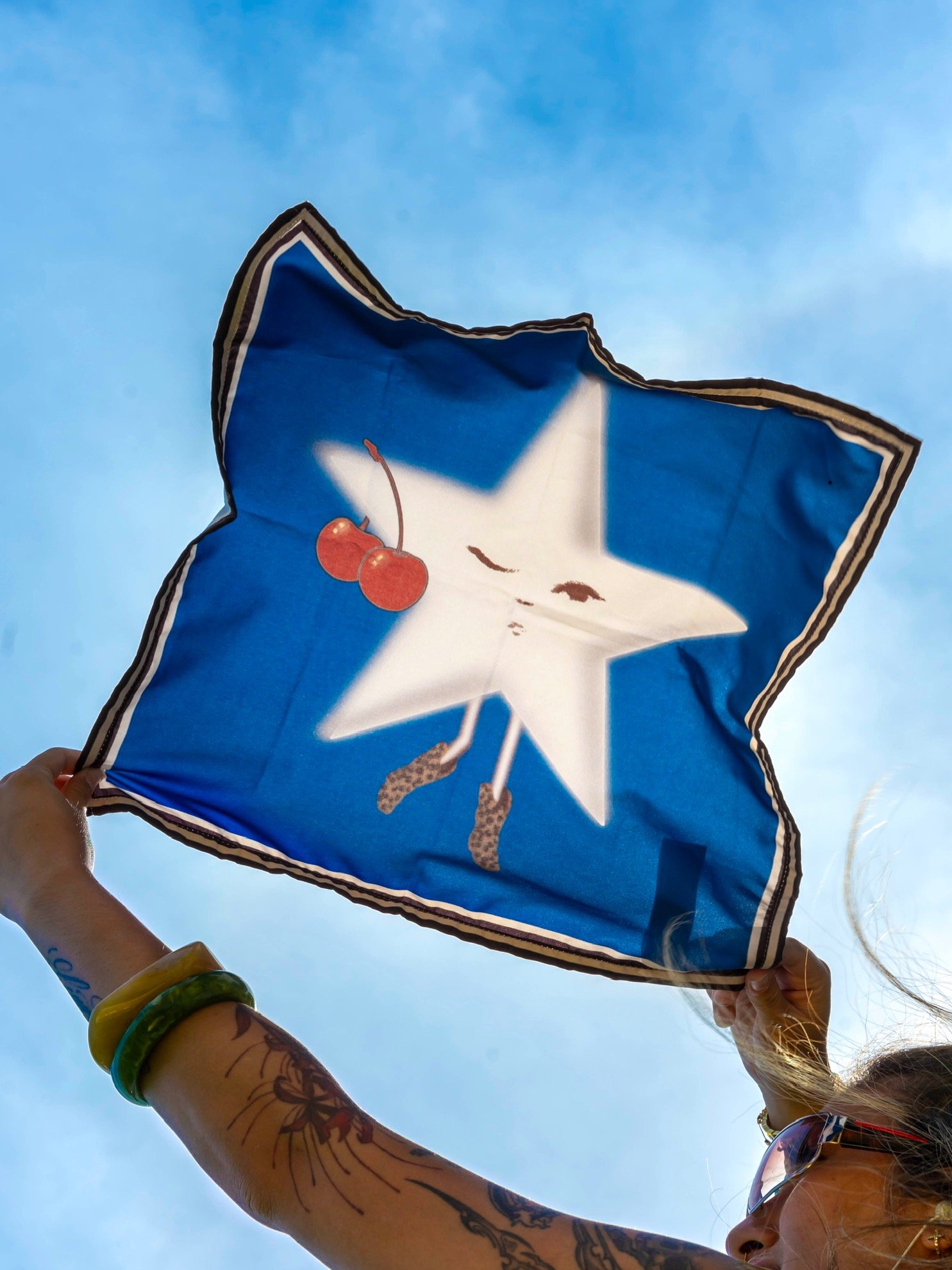 STAR DIVA BANDANNA product image (1)