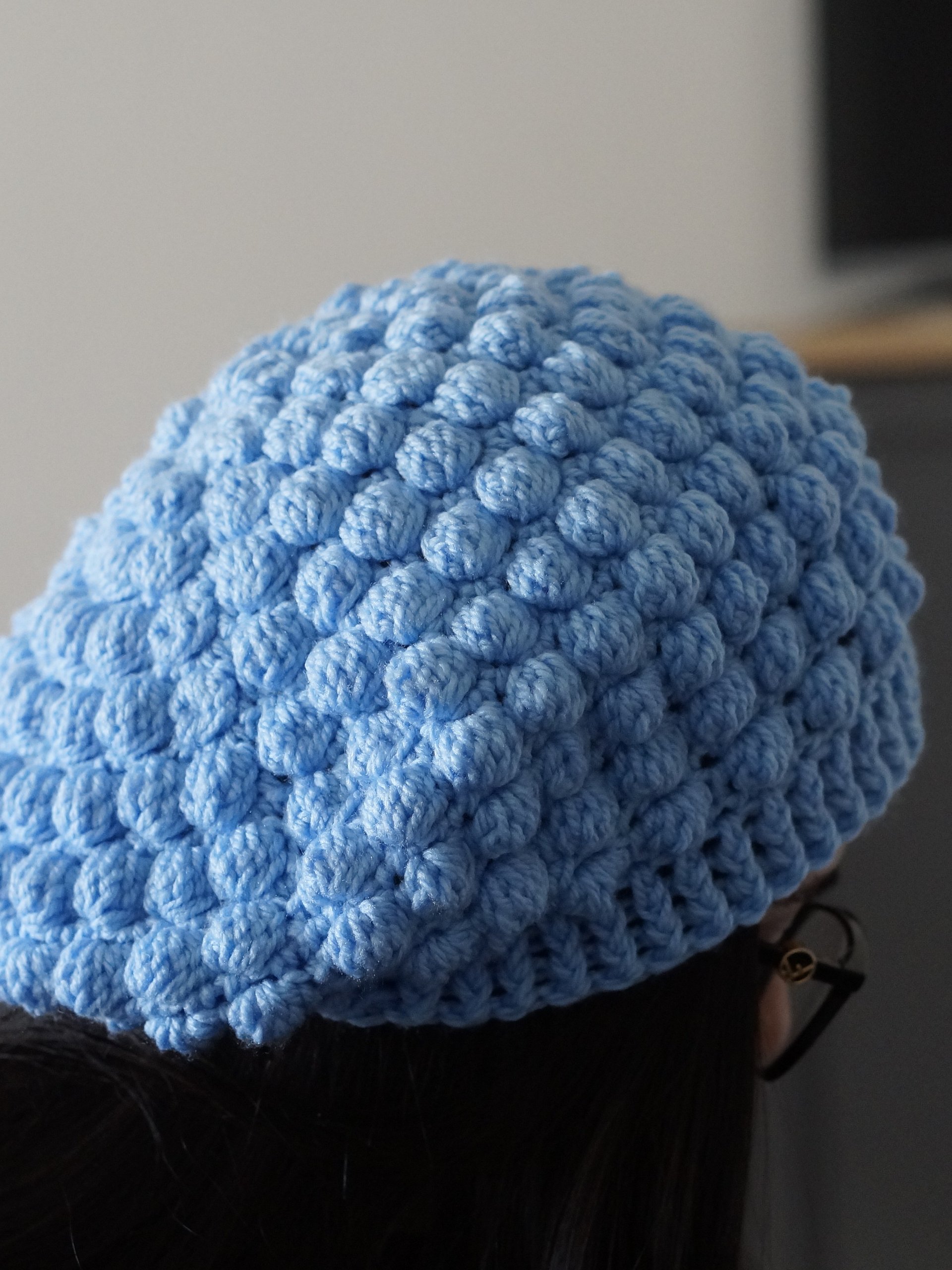 Bobble stitch beret crochet pattern product image (1)