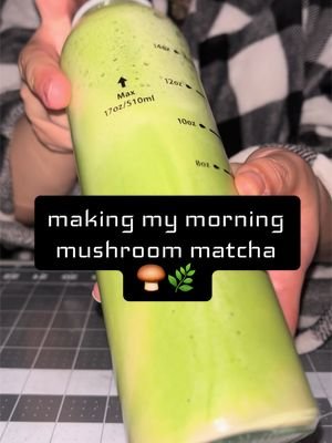 making my morning mushroom matcha 🍄‍🟫🌿 #shaken #matchalatte #microingredients 