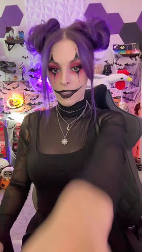 I don’t do many of these transitions so I’m a little nervous 😬 but here’s a cute last minute Halloween makeup or costume idea...