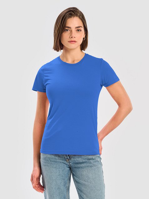 Photo showing Gildan Women's Basic Softstyle T-Shirt 