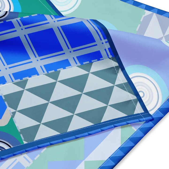 Pañuelo geométrico: Un caleidoscopio de azules product image (2)