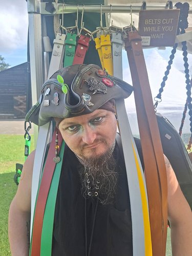 Such an amazing first day at @worldsedgefayre yesterday! I might need some straps to keep me upright today, though!

Come and...