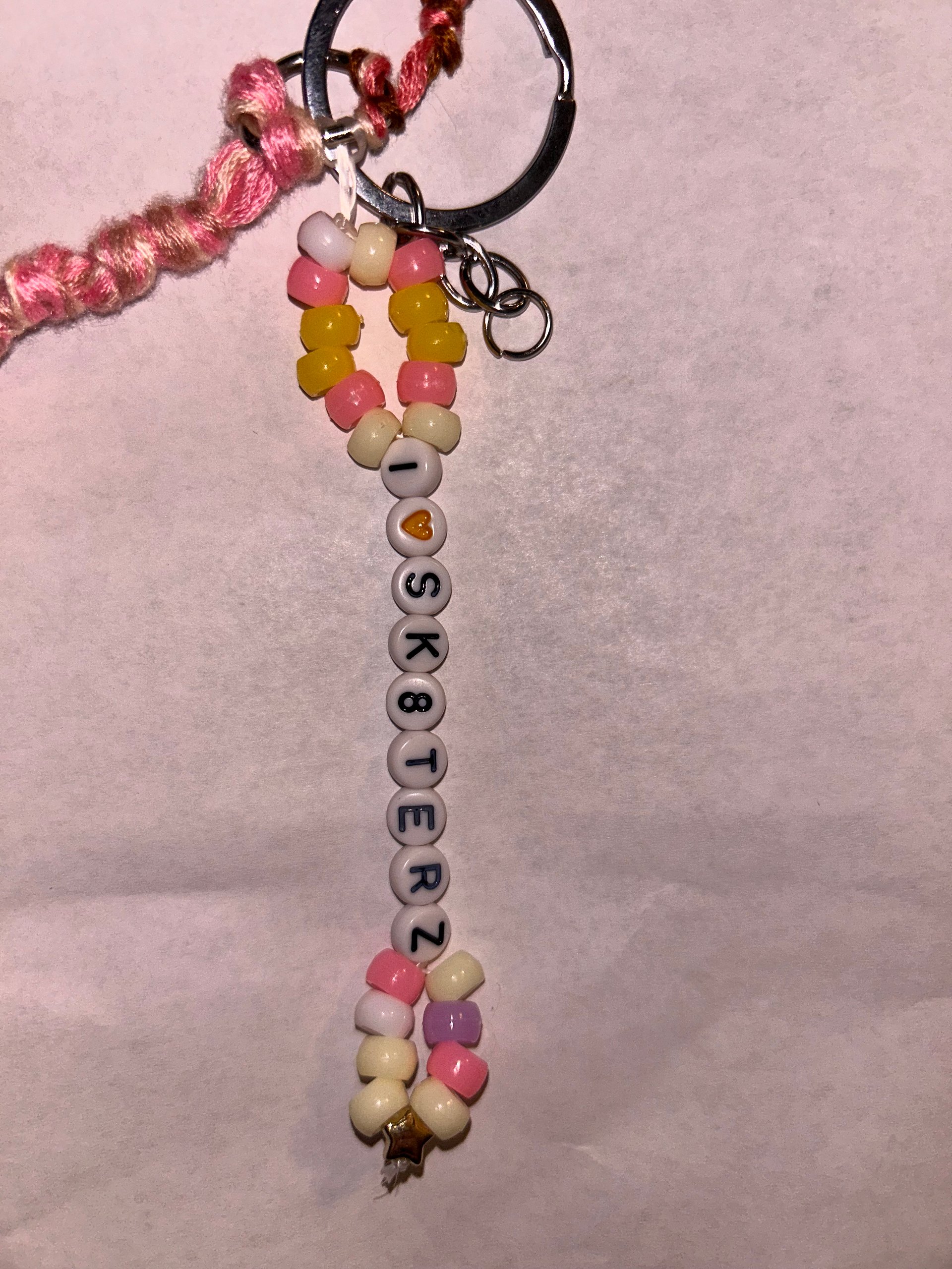 "I <3 Sk8terz" keychain product image (4)