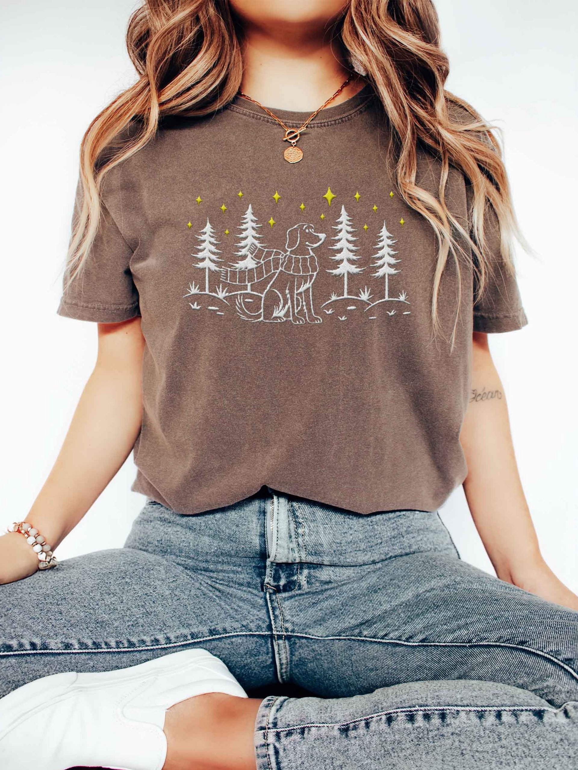 Labrador Retriever Winter/Christmas Line Art Design Embroidered T-Shirt product image (2)