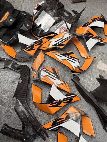 A fairing that raced at Le Mans — signed by our rider, just for you.

It ran the EWC opening round in April with our BMW M100...