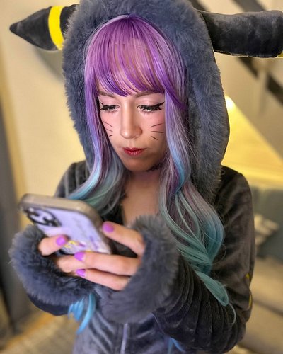 Me checking out all my amazing streamer friends’ posts on Insta 🥰🤩

#cosplay #pokemon #girlgamer #umbreon #umbreoncosplay