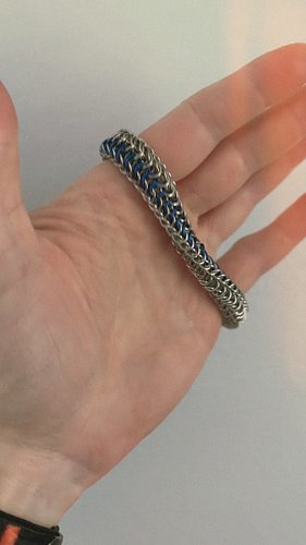 back again with another möbius fidget toy, this time with a streak of cobalt blue. mostly stainless steel, with the blue ring...
