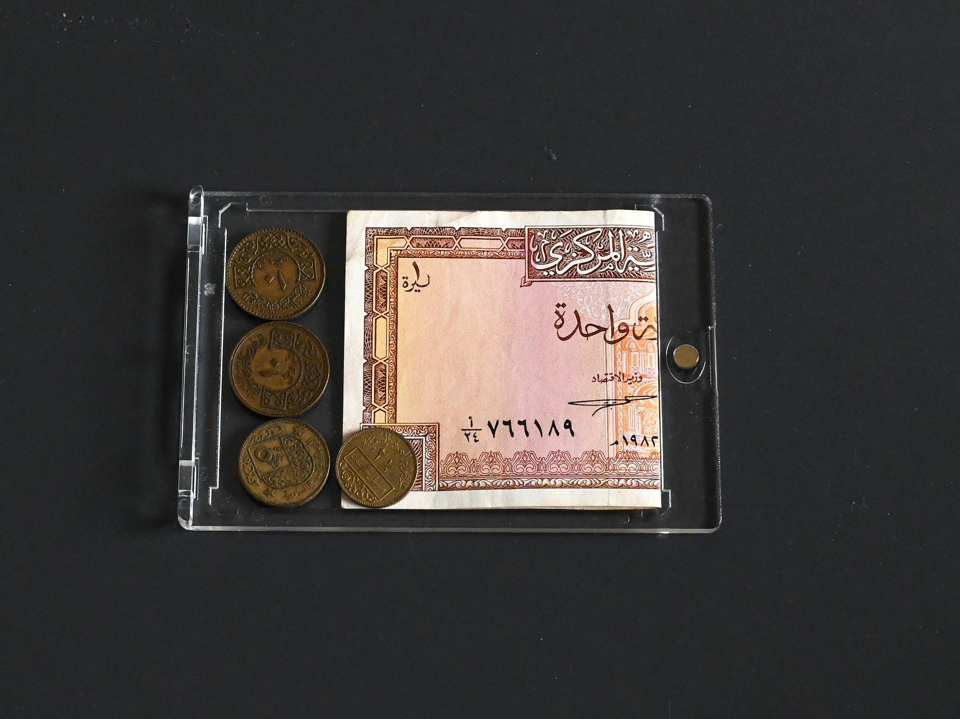 ليرة ورقية سورية 1982 وبعض "الفكة" من القروش product image (3)