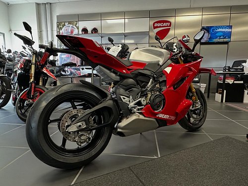 This new DUCATI V4R is 🔥💪 this might need a new home. If your looking to purchase one contact @starmotorsports Decisions, dec...