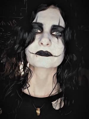 Boo . #thecrow #cosplay #makeuptransformation #brandonlee #transition 