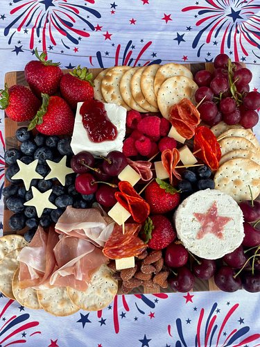 Don't show up to #4thofjuly festivities empty handed! Even if you can't cook, you can whip up an incredible Patriotic Cheese ...
