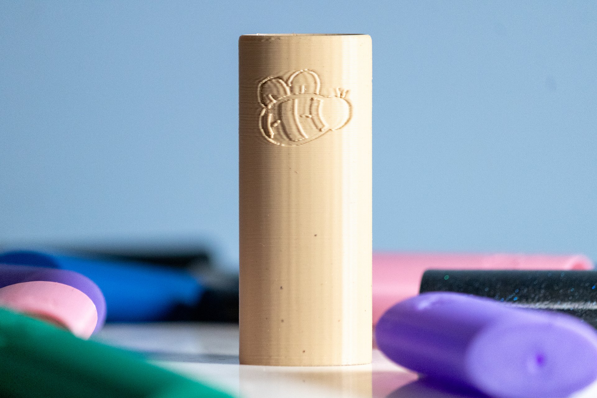 Bee Lighter Sleeve product image (11)