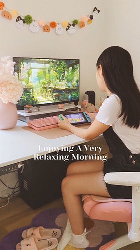 Easing myself into the week with a relaxing Monday morning. I got to bake some brownies and now I'm ready to do some work. (W...